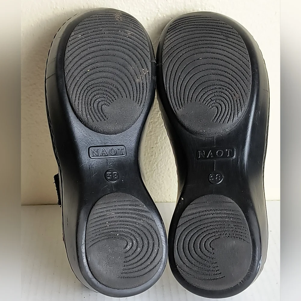 Naot 7/7.5(38) Women's Black Mary Jane Platform Shoes